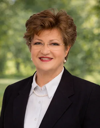 Portrait of Jennifer Hodgson, Licensed Real Estate Agent